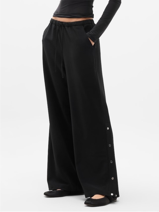 Athleta Pants - Athleta - MVP Mid Rise Snap Pant - size MP